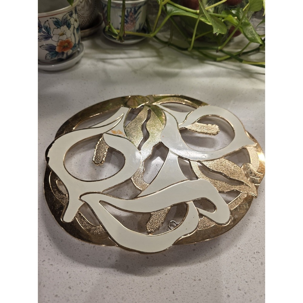 Vtg Retro Kitchen 80s Trivet Calla Lily Flowers Metal Trivet Gold Tone & Ivory